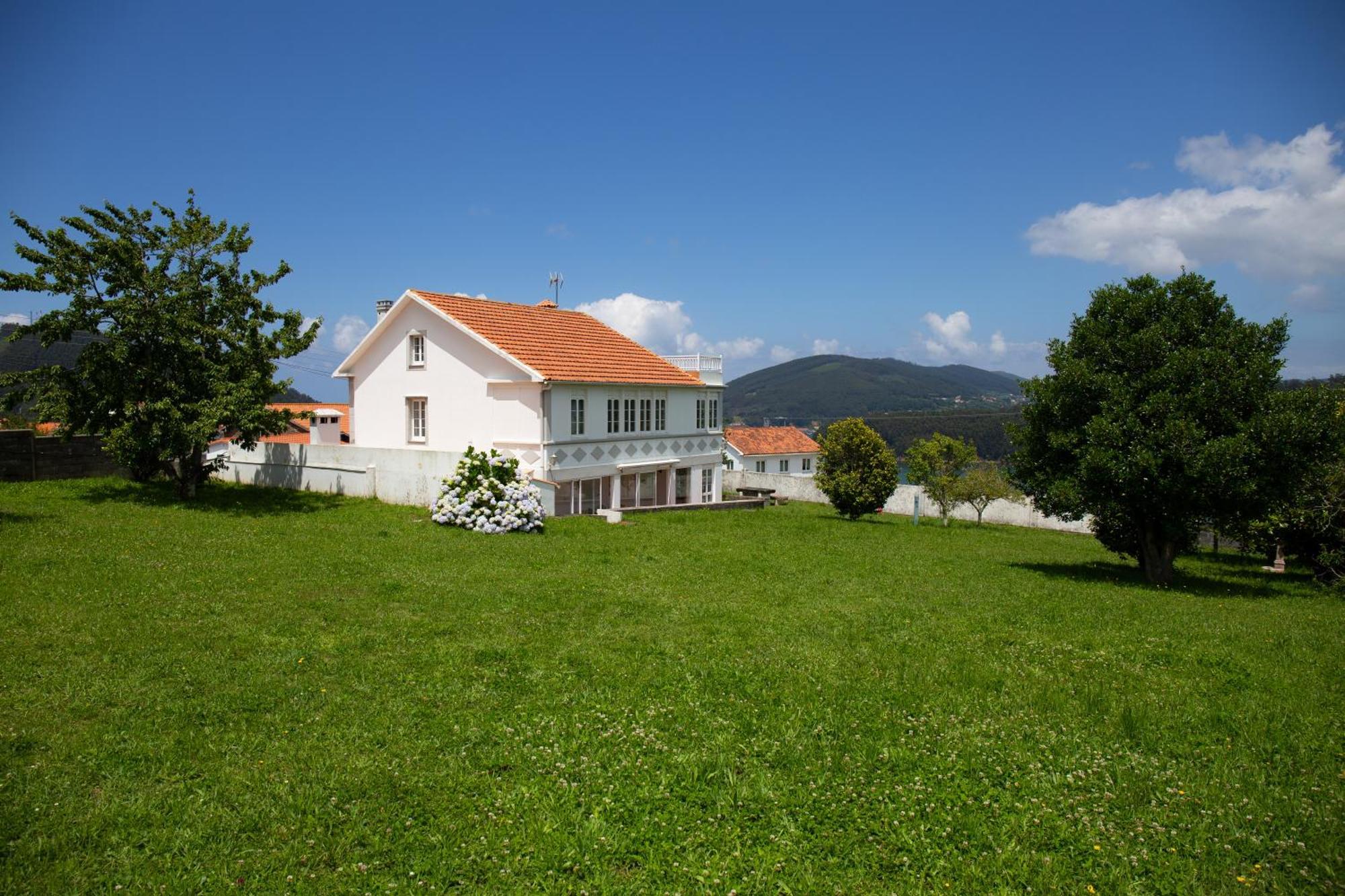 Beachfront Surf & Holiday House, Charming & Quiet Villarrube Eksteriør bilde