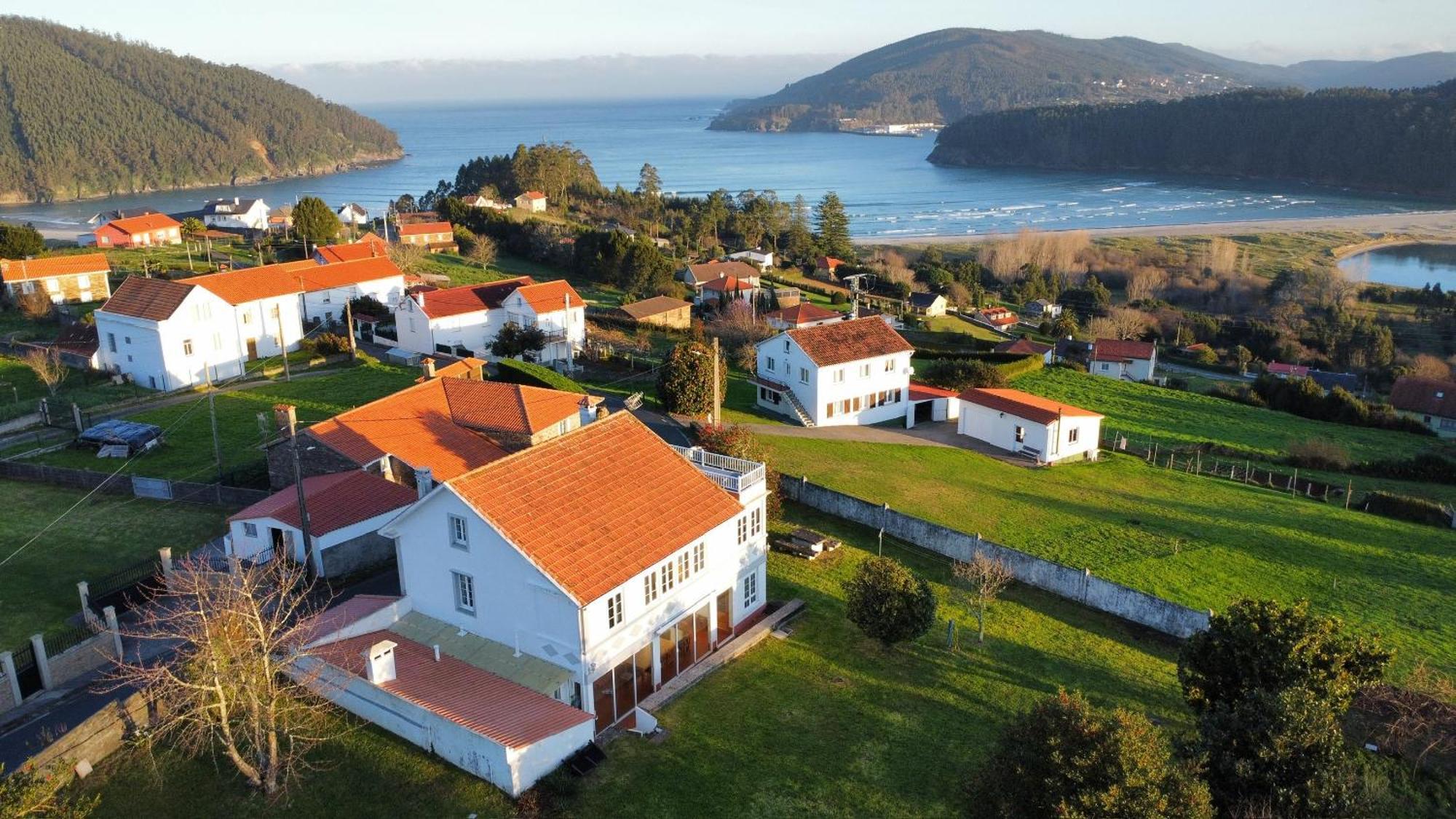 Beachfront Surf & Holiday House, Charming & Quiet Villarrube Eksteriør bilde
